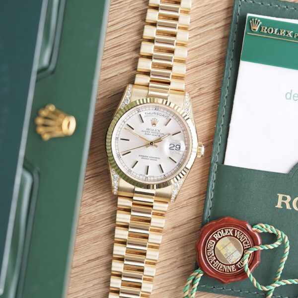 rolex-oyster-perpetual-day-date-silver-diamond-lugs-118338-2001-full-set