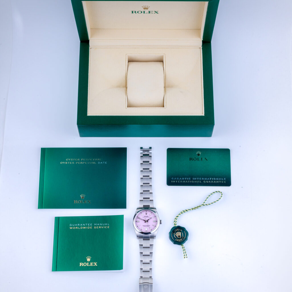 Rolex Oyster Perpetual Candy Pink 126000 2022 (Vollständiger Satz) 15 083A3128 1CG 3M scaled Langedyk Vintage Watches