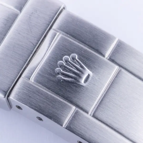 rolex-submariner-16800-3
