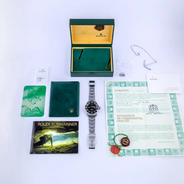 rolex-submariner-16800-3