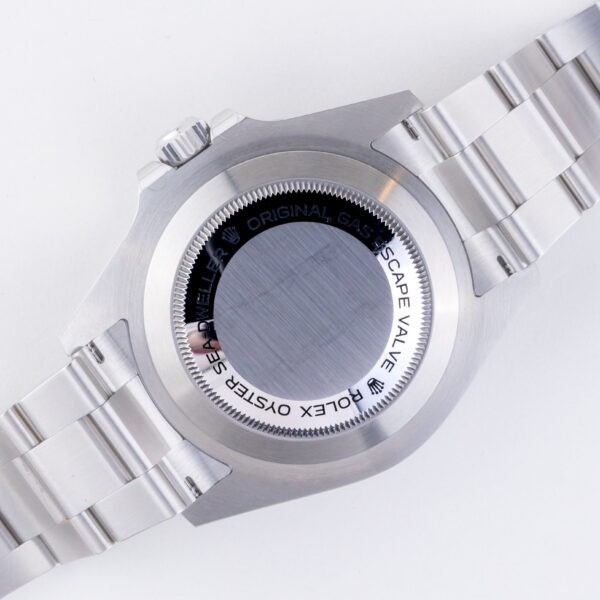 rolex-sea-dweller-126600-4